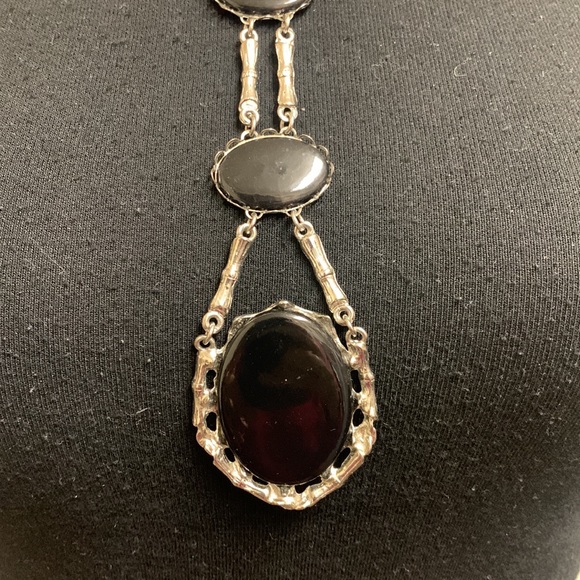 Necklace, Black and Silver design with a detail chain, 21”, Excellent Co… - Picture 6 of 12